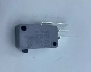 1731980500 Mikrospínač dveří pro myčku Beko/Blomberg