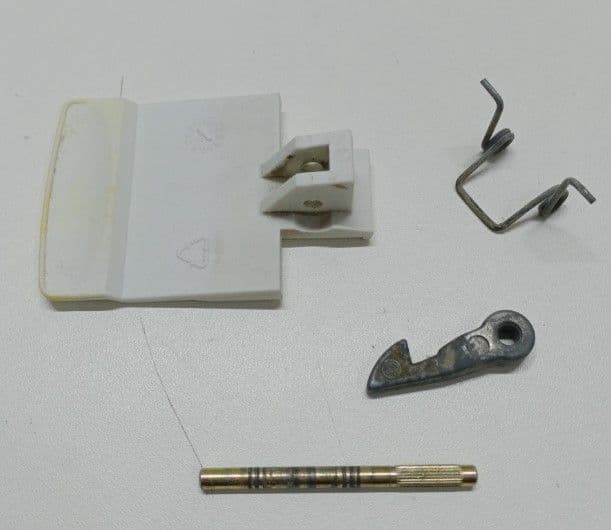 C00058929 Madlo dveří pro pračky Indesit Whirlpool