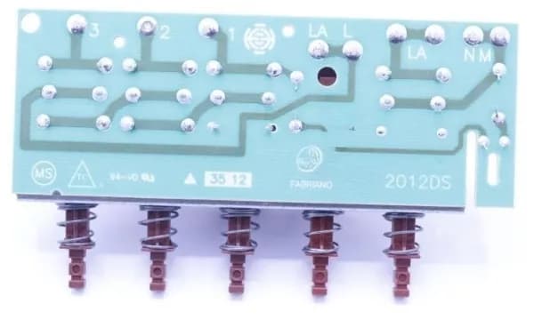 KE0068600 spínací jednotka pro odsavače par Brandt a Elica